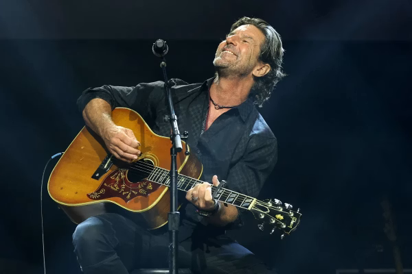 Brett James, compositor vencedor do Grammy, morre em acidente de avião