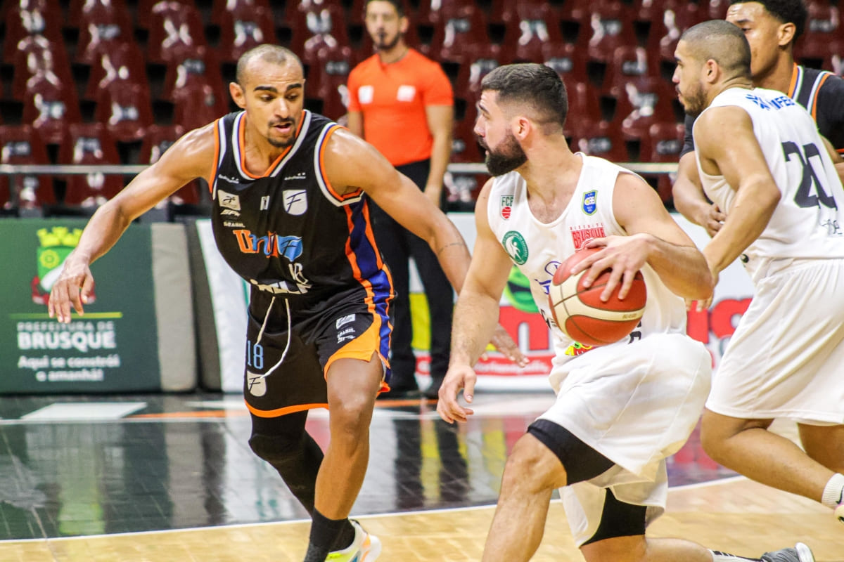 Unifacisa vence Brusque na estreia do campeonato