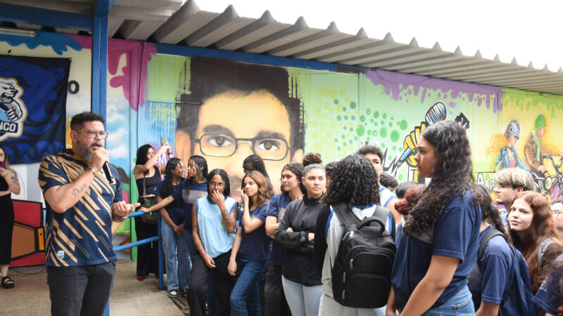 Escola pública do Núcleo Bandeirante inaugura auditório em homenagem a Renato Russo