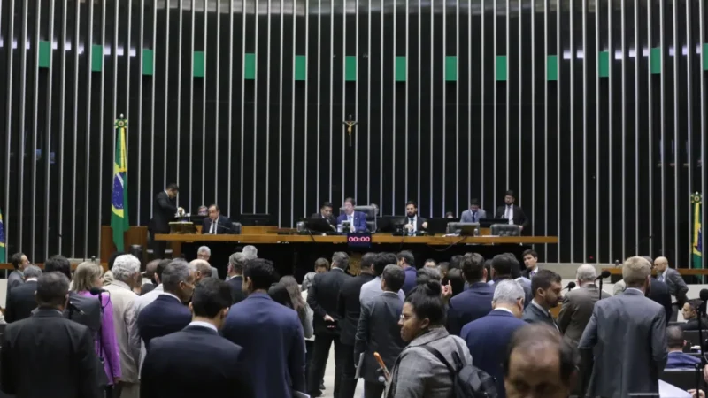 Câmara aprova projeto que veda descontos associativos em aposentadorias