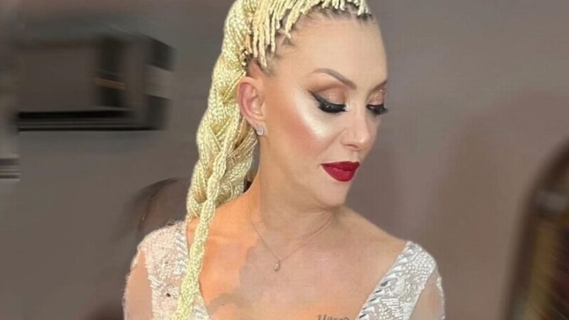 Famosa cantora turca morre após despencar do sexto andar de prédio