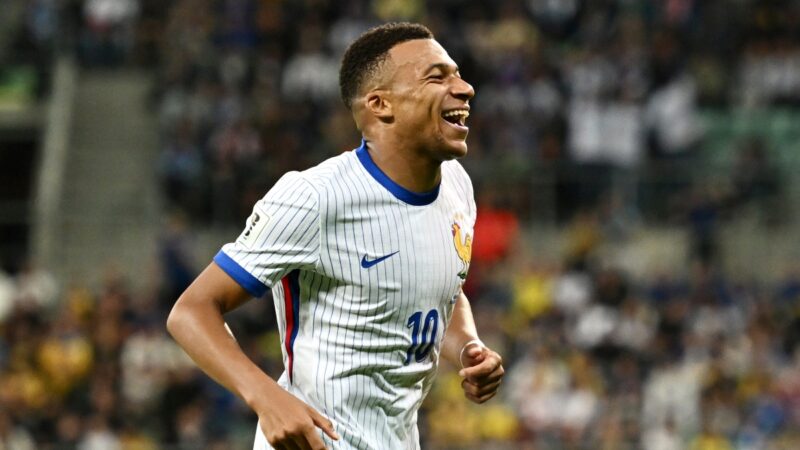 Mbappé alcança vice-artilharia da França e ultrapassa lenda do futebol