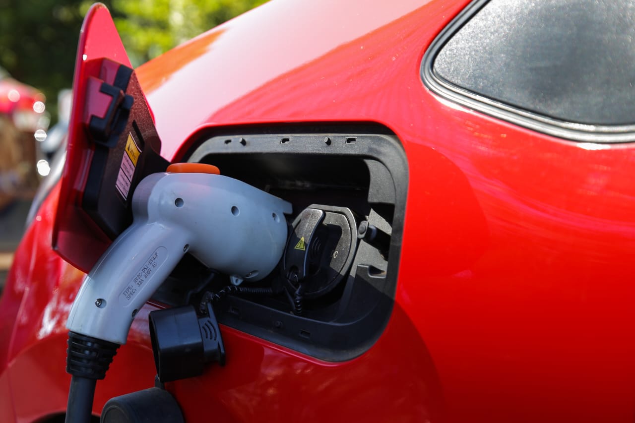 Fraudes explodem após DF virar atrativo para compra de carros elétricos