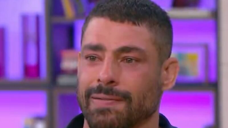 Cauã Reymond chora ao vivo ao falar da mãe, que morreu de câncer