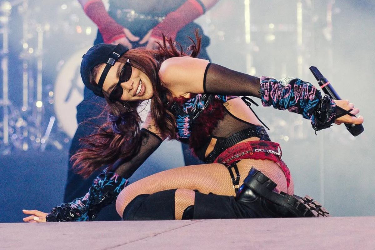 Anitta revela que não ensaia antes de shows: “No calor do momento”