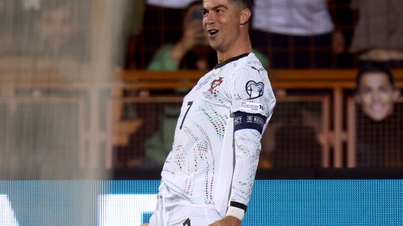 Vídeo: Cristiano Ronaldo faz golaço de longe em vitória de Portugal