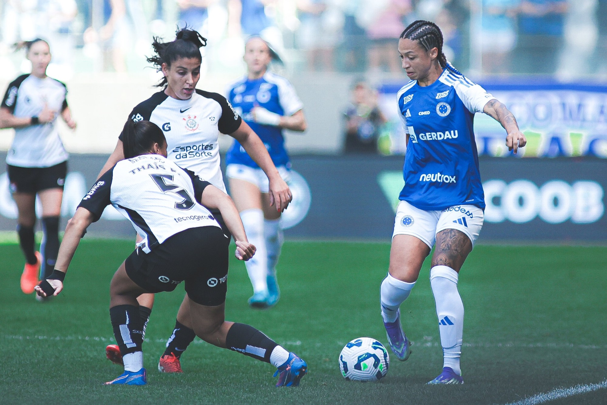Corinthians e Cruzeiro decidem o título do Brasileirão Feminino