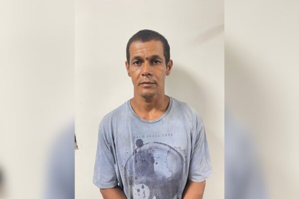 Criança passa a noite com o corpo do pai, morto por matador de aluguel