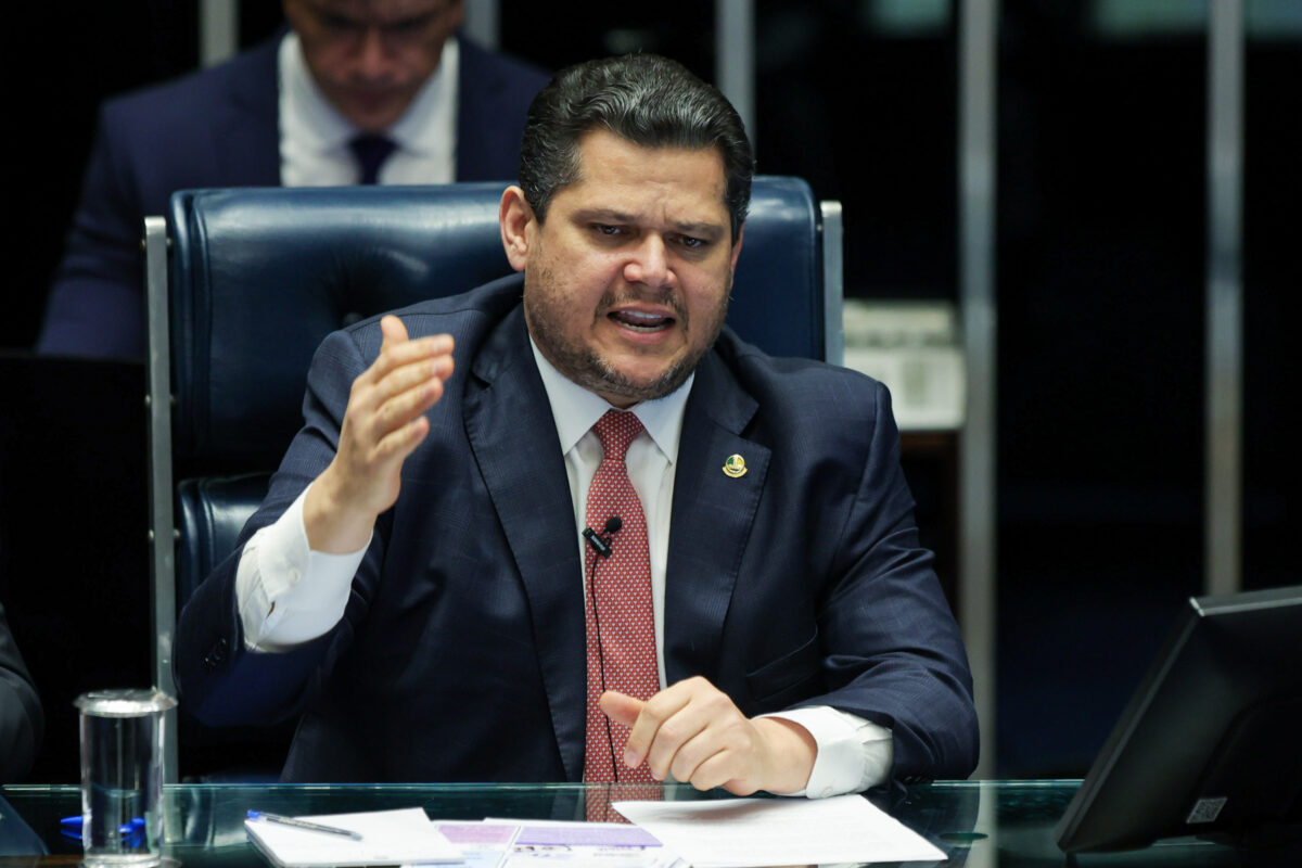 Alcolumbre cita o regimento e enterra a PEC da Blindagem no Senado