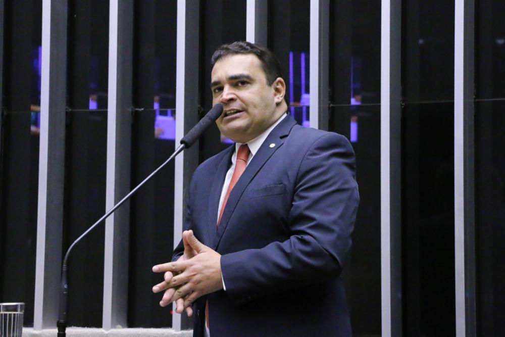 Câmara define relator de ação que pode cassar Eduardo Bolsonaro; vídeo