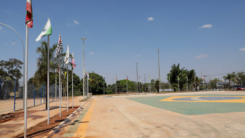 Praça dos Estados da Candangolândia ganha estacionamento, paisagismo, iluminação e novas áreas esportivas