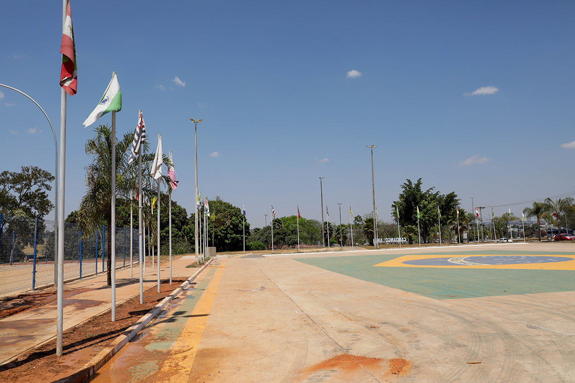 Praça dos Estados da Candangolândia ganha estacionamento, paisagismo, iluminação e novas áreas esportivas