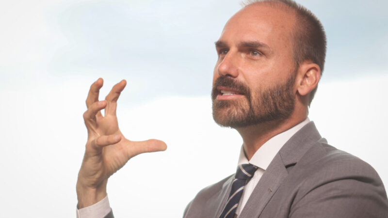 Eduardo rechaça dosimetria e ameaça relator com possíveis sanções