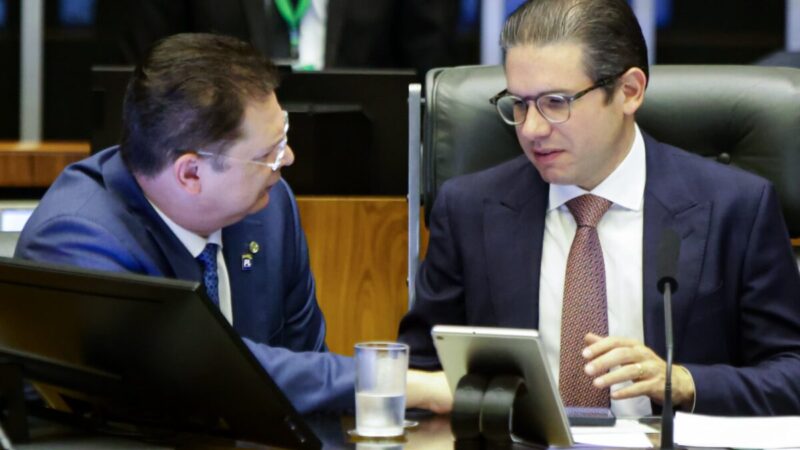 Discussão da anistia no Congresso diverge sobre Bolsonaros e outros réus. Confira propostas