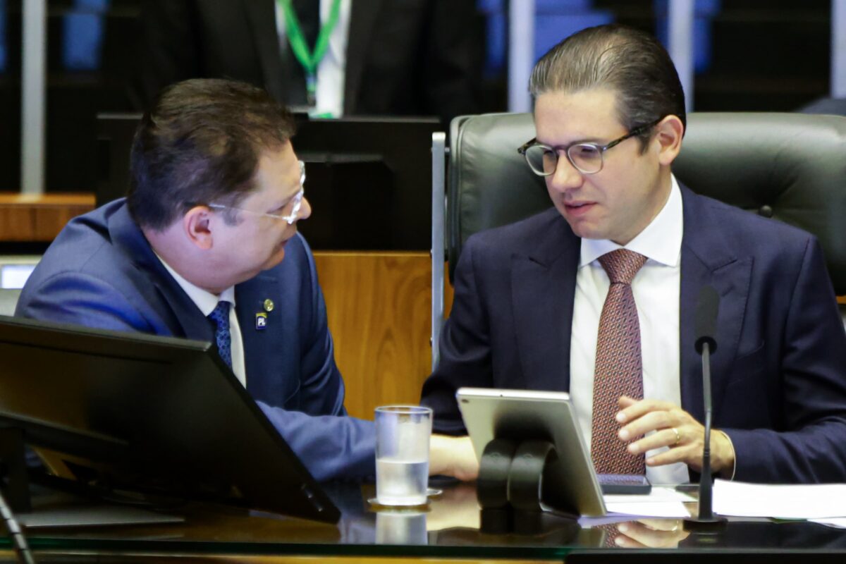 Discussão da anistia no Congresso diverge sobre Bolsonaros e outros réus. Confira propostas