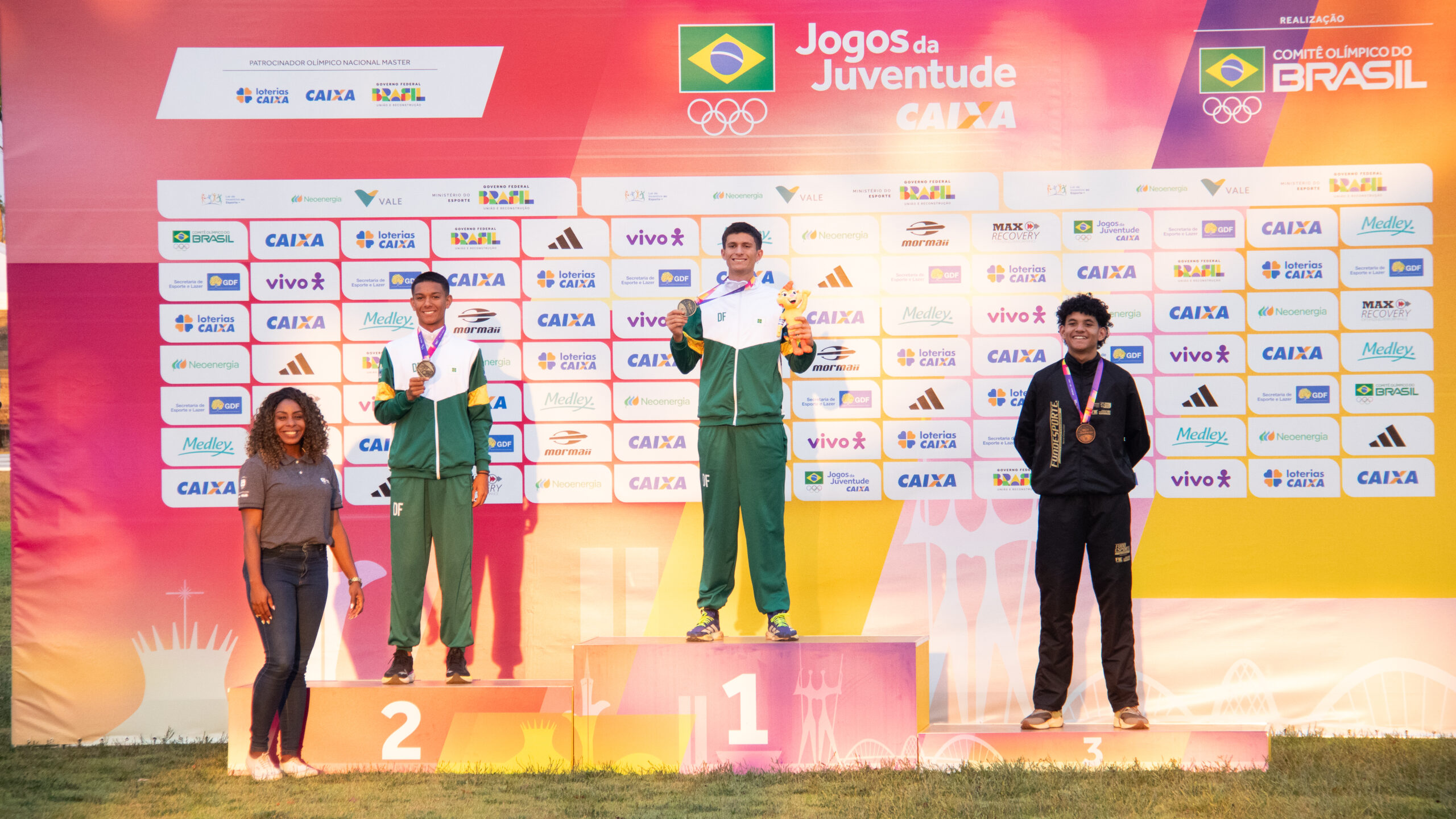 Dobradinha brasiliense nos 800 m masculino é destaque durante os Jogos da Juventude