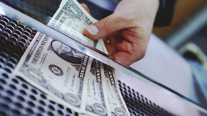 Dólar e Bolsa sobem com dados de emprego nos EUA e tarifaço no radar
