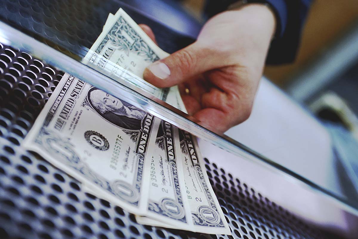 Dólar e Bolsa sobem com dados de emprego nos EUA e tarifaço no radar