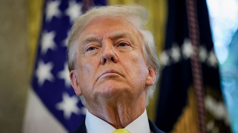 Tráfego postal entre EUA e países cai 80% após medida do Governo Trump