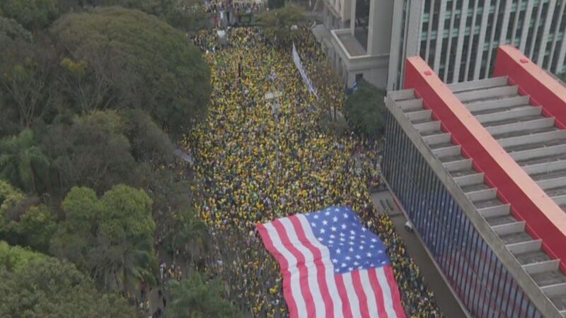 Imprensa internacional destaca bandeira dos EUA em atos bolsonaristas