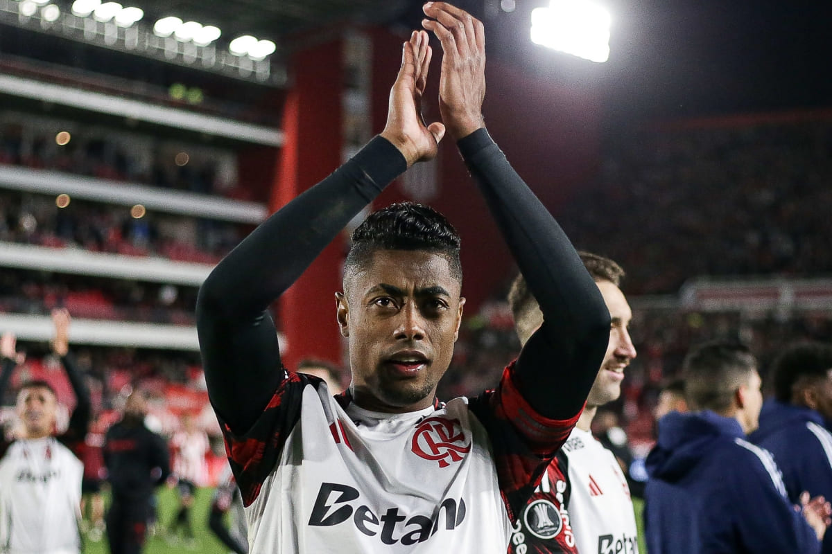 Bruno Henrique é alvo de processo de Conmebol após gestos obscenos