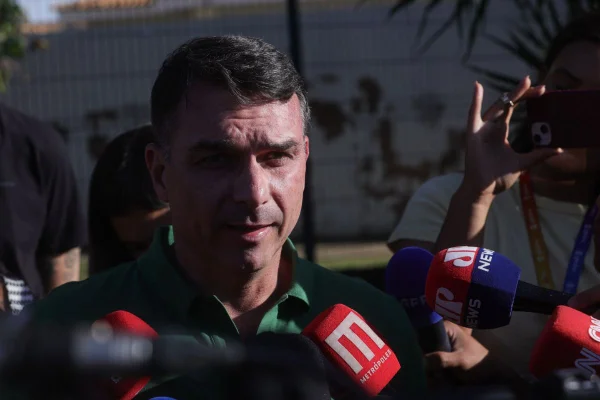 Tarcísio encontra Bolsonaro e critica PL da Dosimetria: “Não satisfaz”