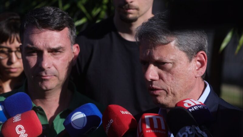 Bolsonaro “apadrinha” Tarcísio, mas condiciona apoio à anistia