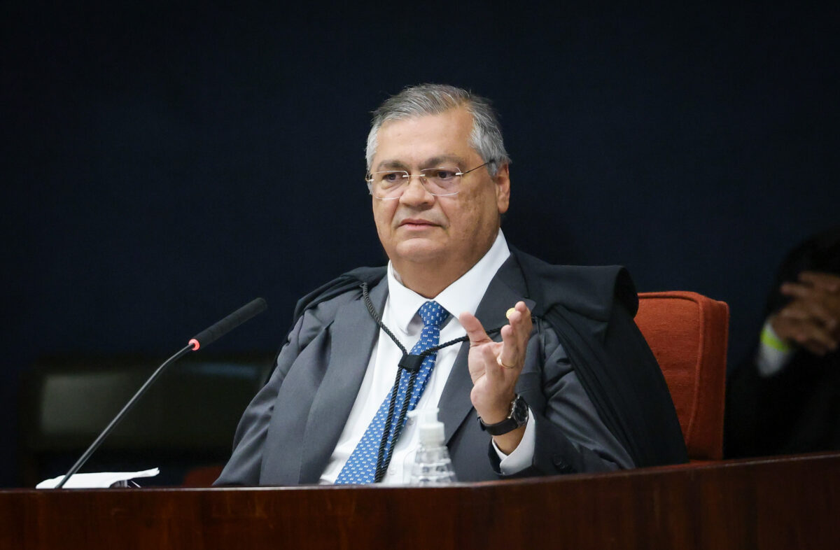 Dino reclama de quem o mandou ir para o Nepal: “Ganha materialidade”