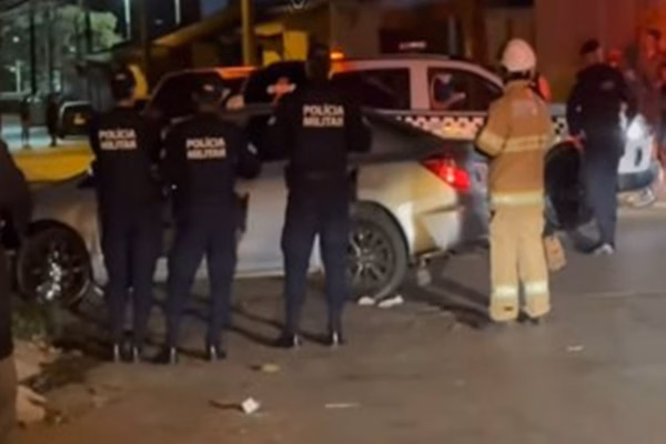 Motorista é surpreendido com 4 tiros ao estacionar carro em casa no DF