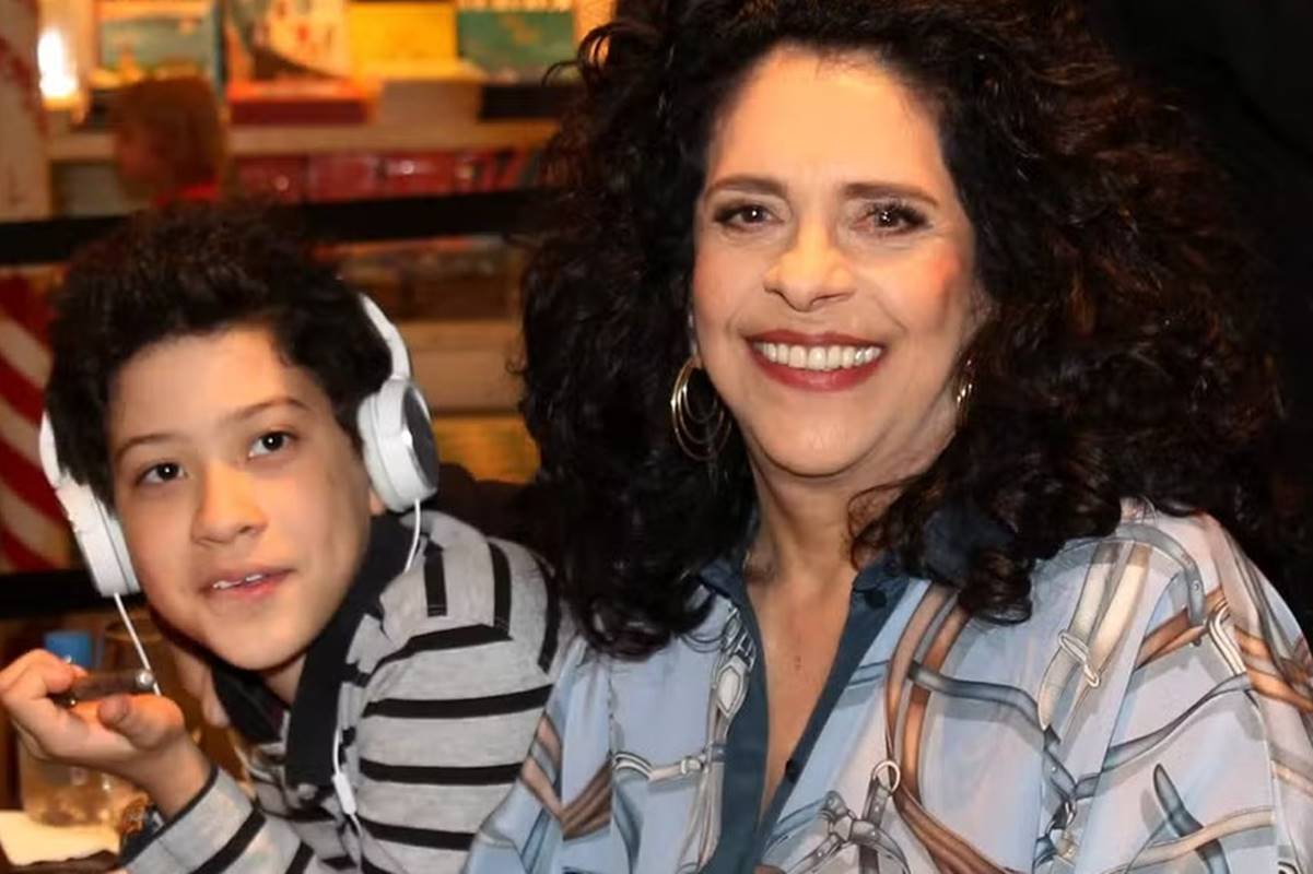 Filho de Gal Costa faz homenagem no dia em que cantora faria 80 anos