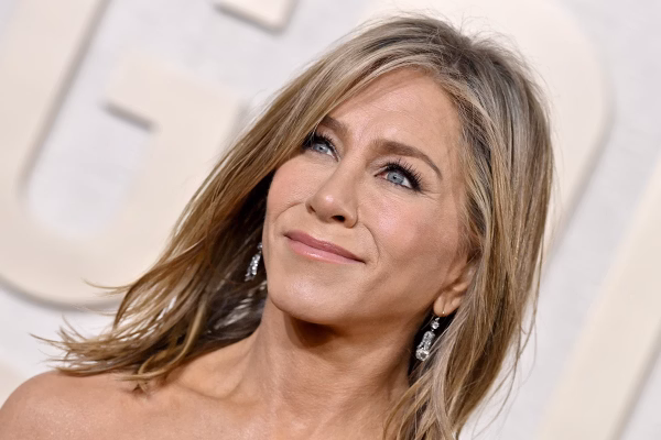Jennifer Aniston assume novo romance após boatos de affair com Obama