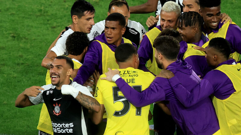 Com gol de Matheuzinho, Corinthians vence o Fluminense no Maracanã