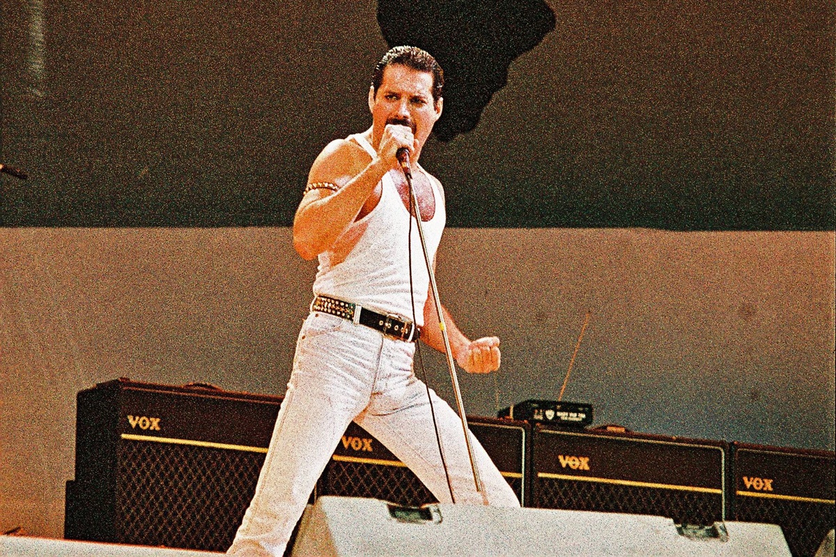 Freddie Mercury foi abusado por professor aos 14 anos, diz biografia