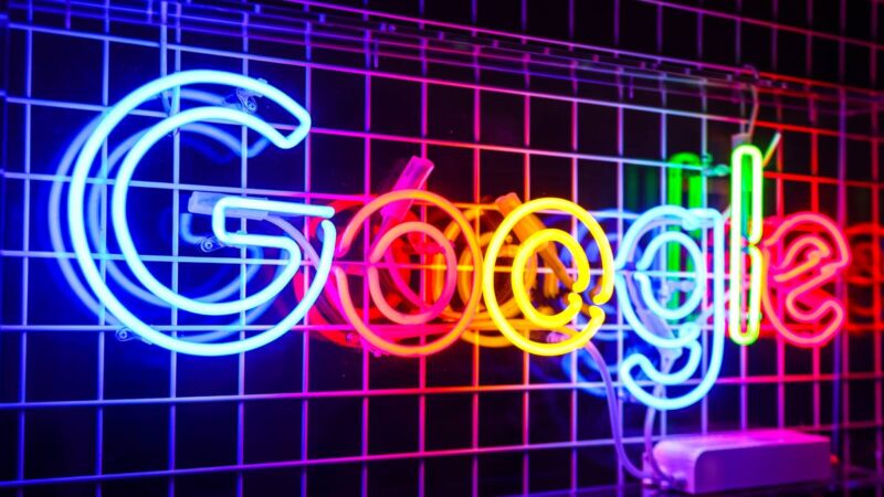 Dona do Google incluirá multa bilionária da UE em balanço. Ação cai