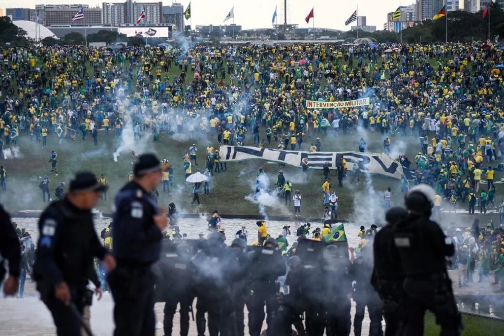 Quaest: 41% são contra anistia; 36% a favor, inclusive a Bolsonaro