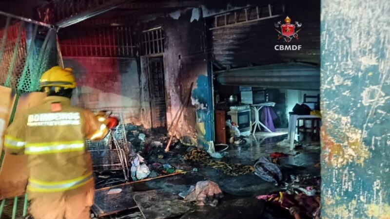 Criança e bebê ficam são socorridas após residência pegar fogo