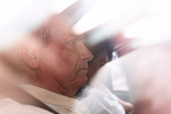Aliado visita Bolsonaro e diz: “Risco de morte dele é iminente”