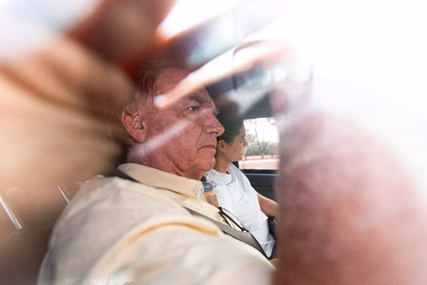Bolsonaro pode deixar a prisão domiciliar por motivo de saúde? Entenda