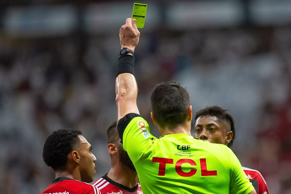 STJD julga nesta 5ª caso que pode afastar Bruno Henrique do futebol