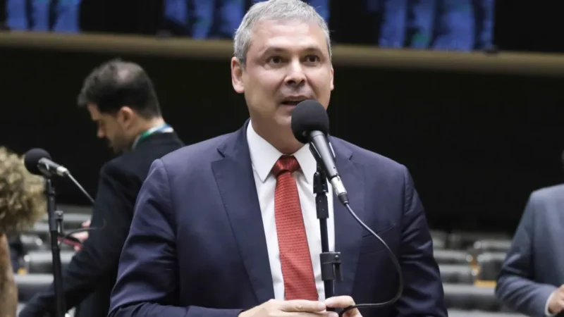 Lindbergh diz que governistas ficaram surpresos com voto de Fux