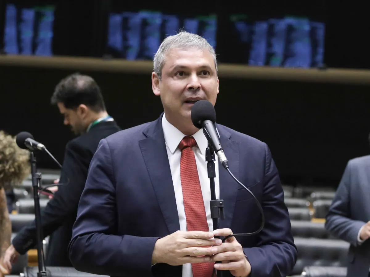 Lindbergh diz que governistas ficaram surpresos com voto de Fux