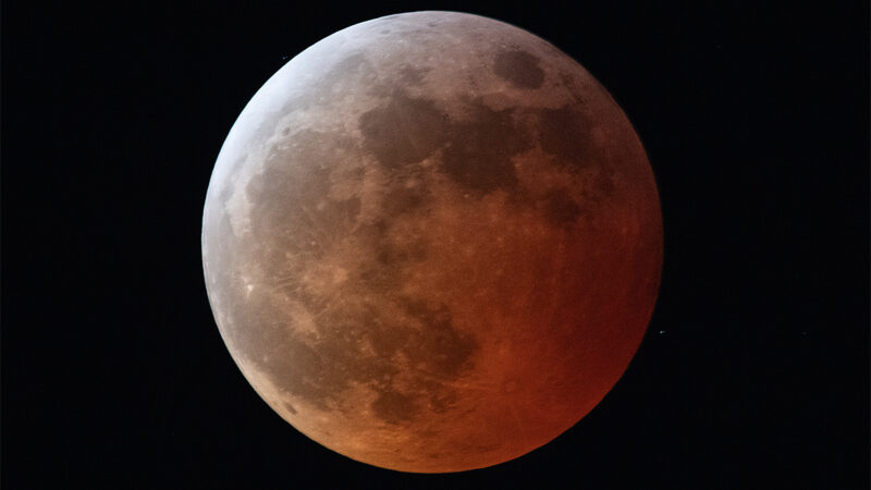 Domingo terá eclipse lunar, mas Brasil só poderá ver pelo YouTube