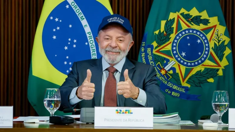 “Cada um cuida do seu quintal”, diz Lula sobre tarifaço dos EUA