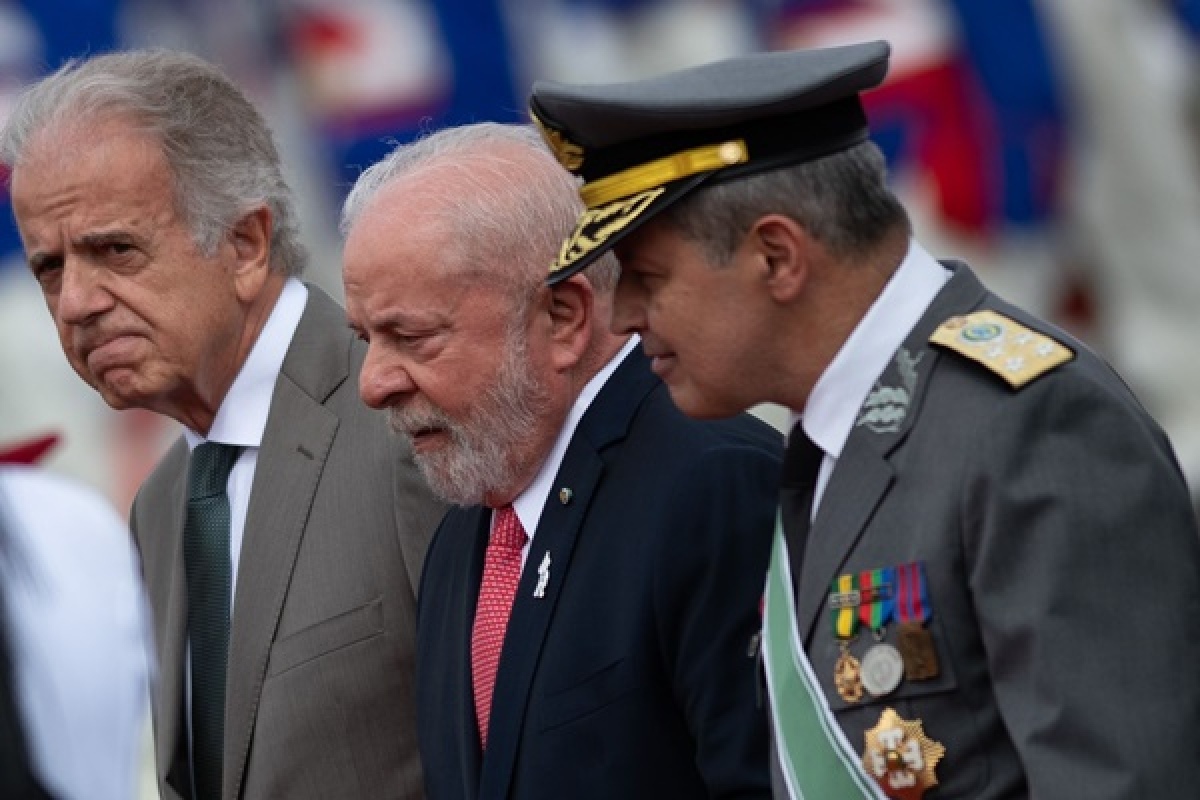 Em meio ao julgamento de Bolsonaro, Lula almoça com militares nesta 6ª
