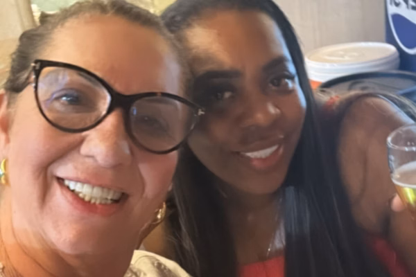 Mães de Virginia e Vini Jr. posam juntas em meio a rumores de affair