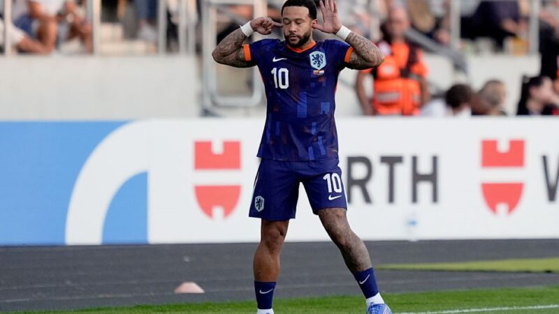 Memphis Depay se isola como maior artilheiro da história da Holanda