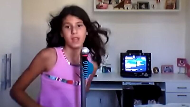 “Meu nome é Júlia”: saiba como está a menina famosa pelo meme
