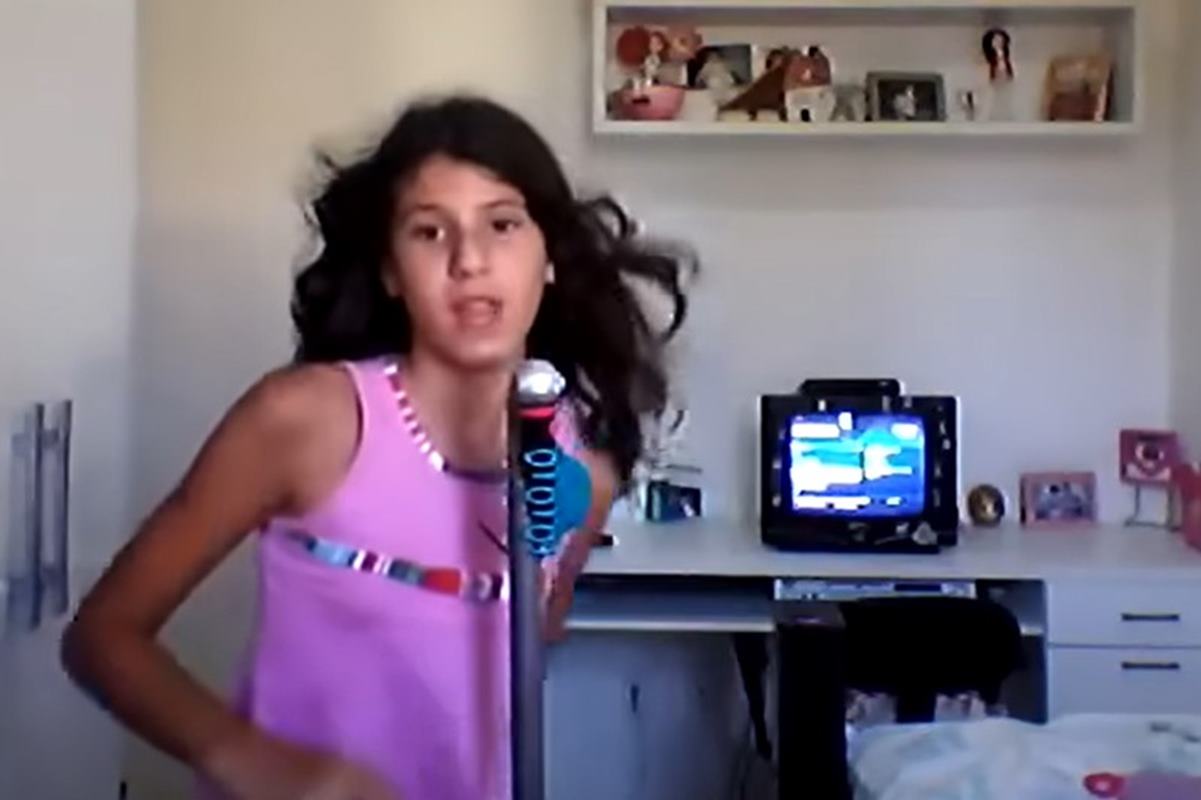 “Meu nome é Júlia”: saiba como está a menina famosa pelo meme