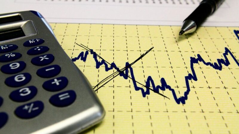 Desaceleração na economia explica revisão do PIB para baixo