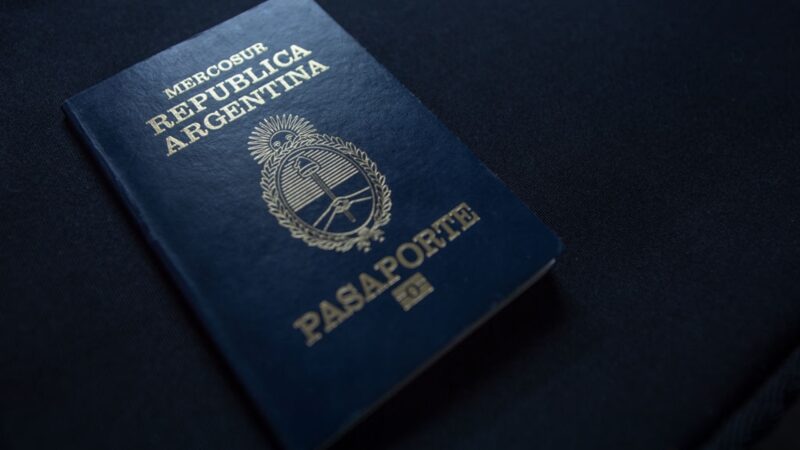 “Falha invisível”: erro em consulado invalida passaportes argentinos